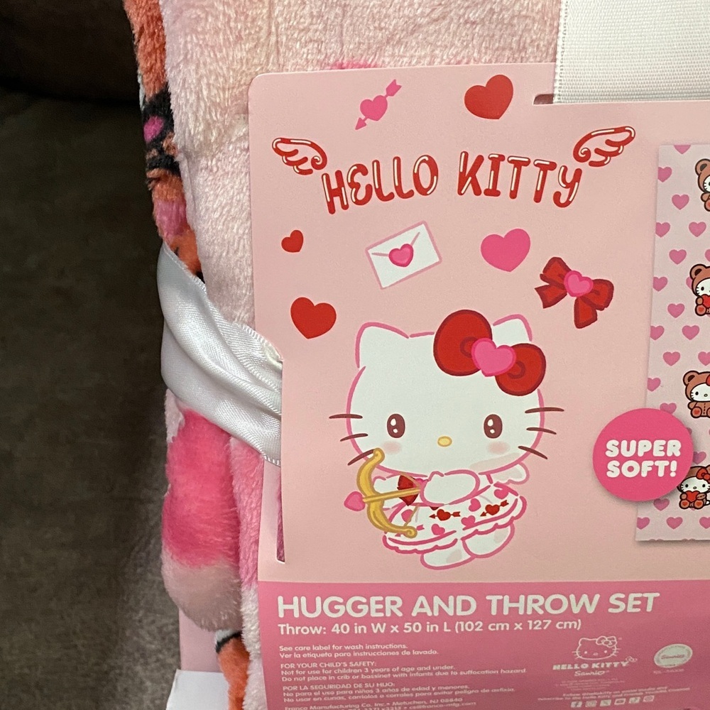 ☀️Hello Kitty Plush Pillow & Throw Set in Pink, White, Red - Picture 3 of 3
